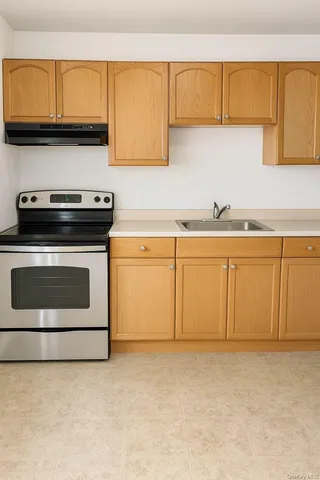 $320,000 | 656 Post Avenue, Bellport, NY 11713