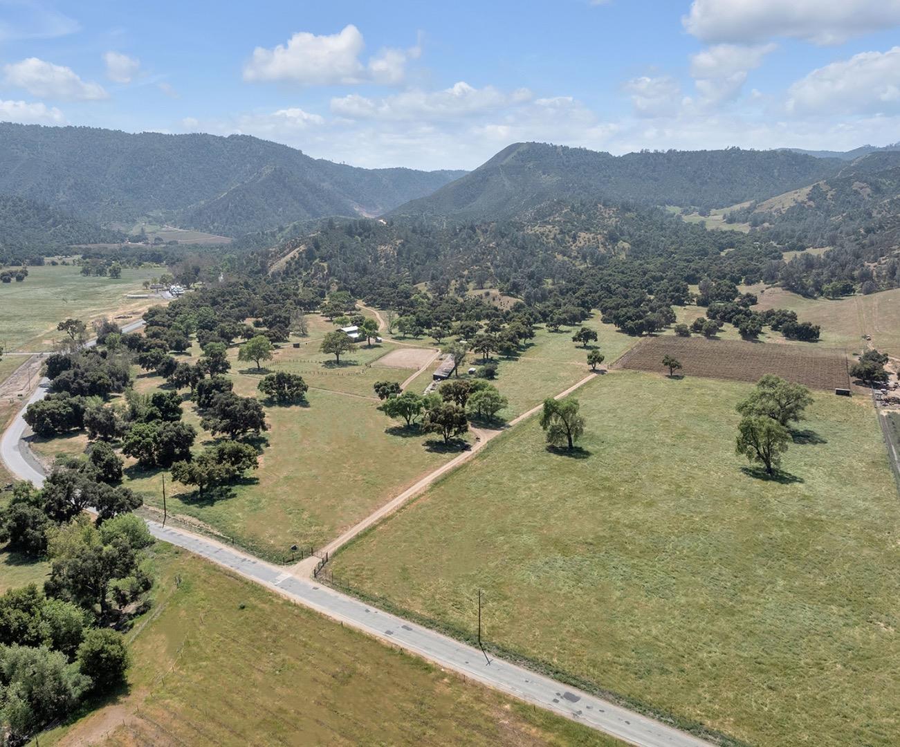 770 Limekiln Road Hollister, CA 95023 - Photo 4 of 32 Gallery Image 4
