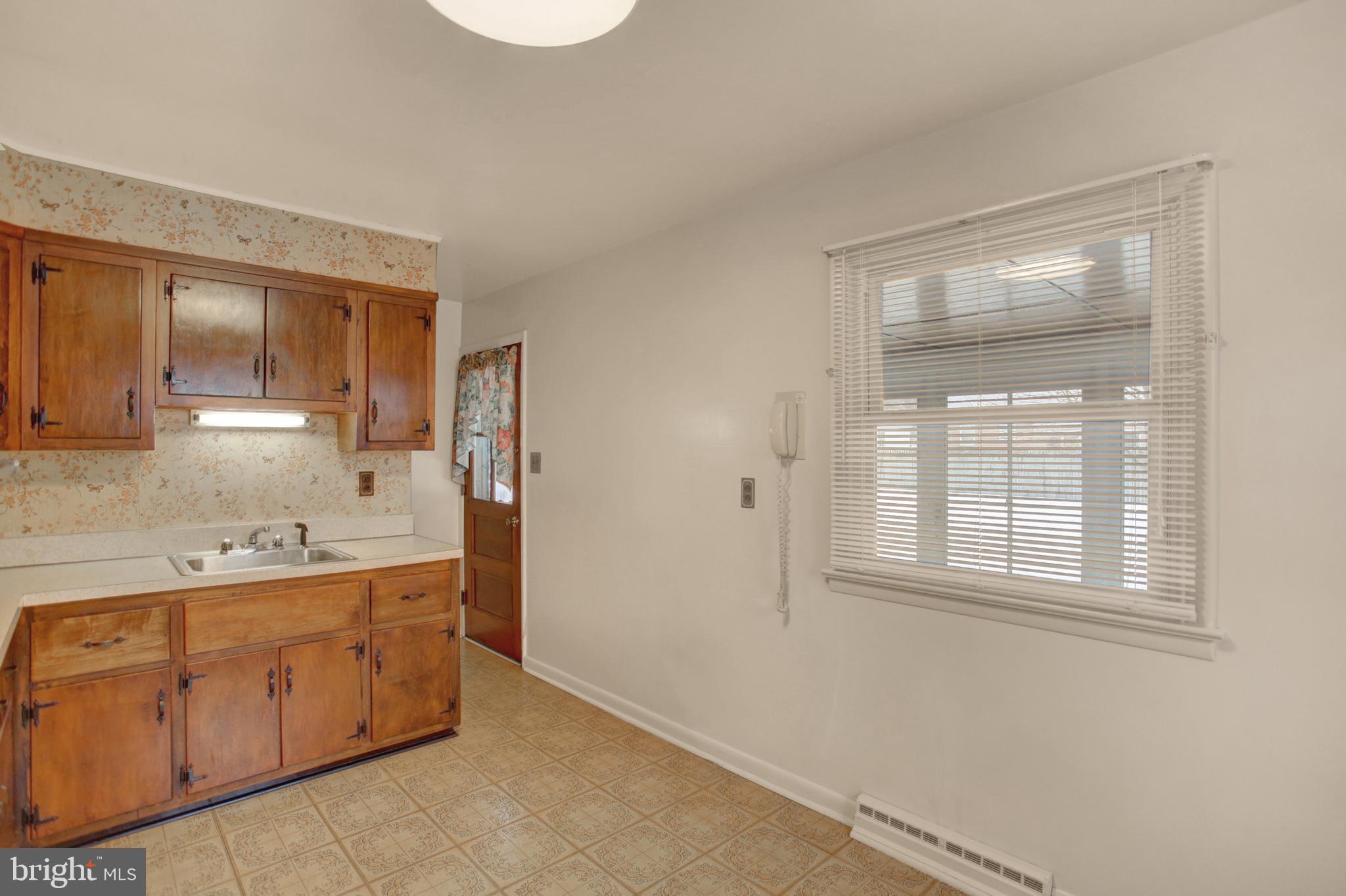 3213 Cloverfield Road Harrisburg, PA 17109 - Photo 8 of 23 Kitchen