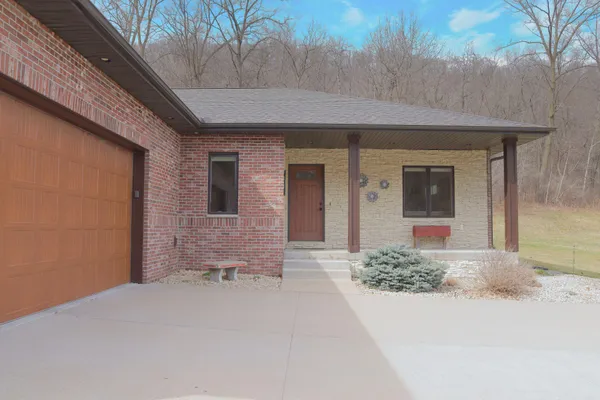 $637,500 | 2760 Oakhurst Drive, Lake City, MN 55041