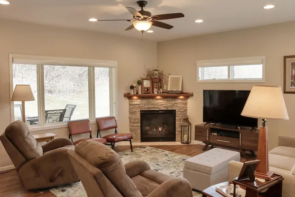 $637,500 | 2760 Oakhurst Drive, Lake City, MN 55041