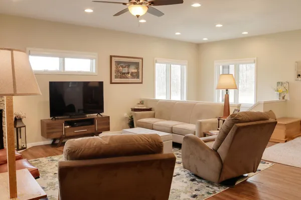 $637,500 | 2760 Oakhurst Drive, Lake City, MN 55041