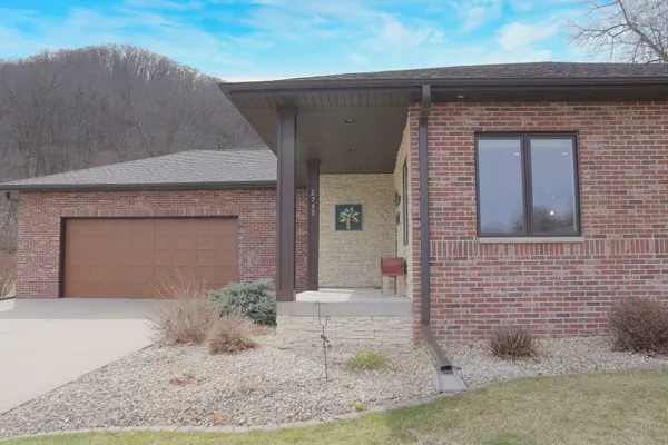 $637,500 | 2760 Oakhurst Drive, Lake City, MN 55041