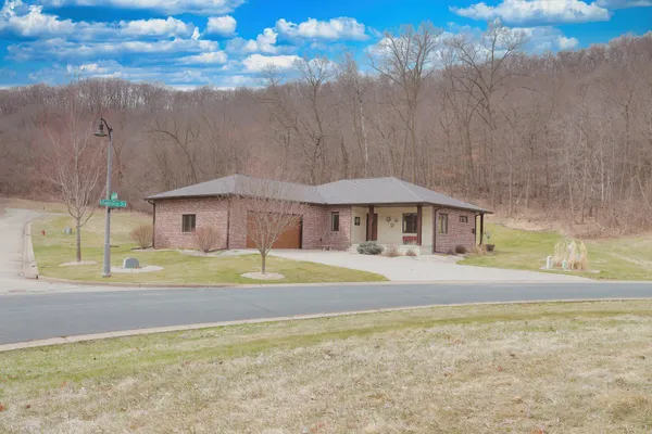 $637,500 | 2760 Oakhurst Drive, Lake City, MN 55041