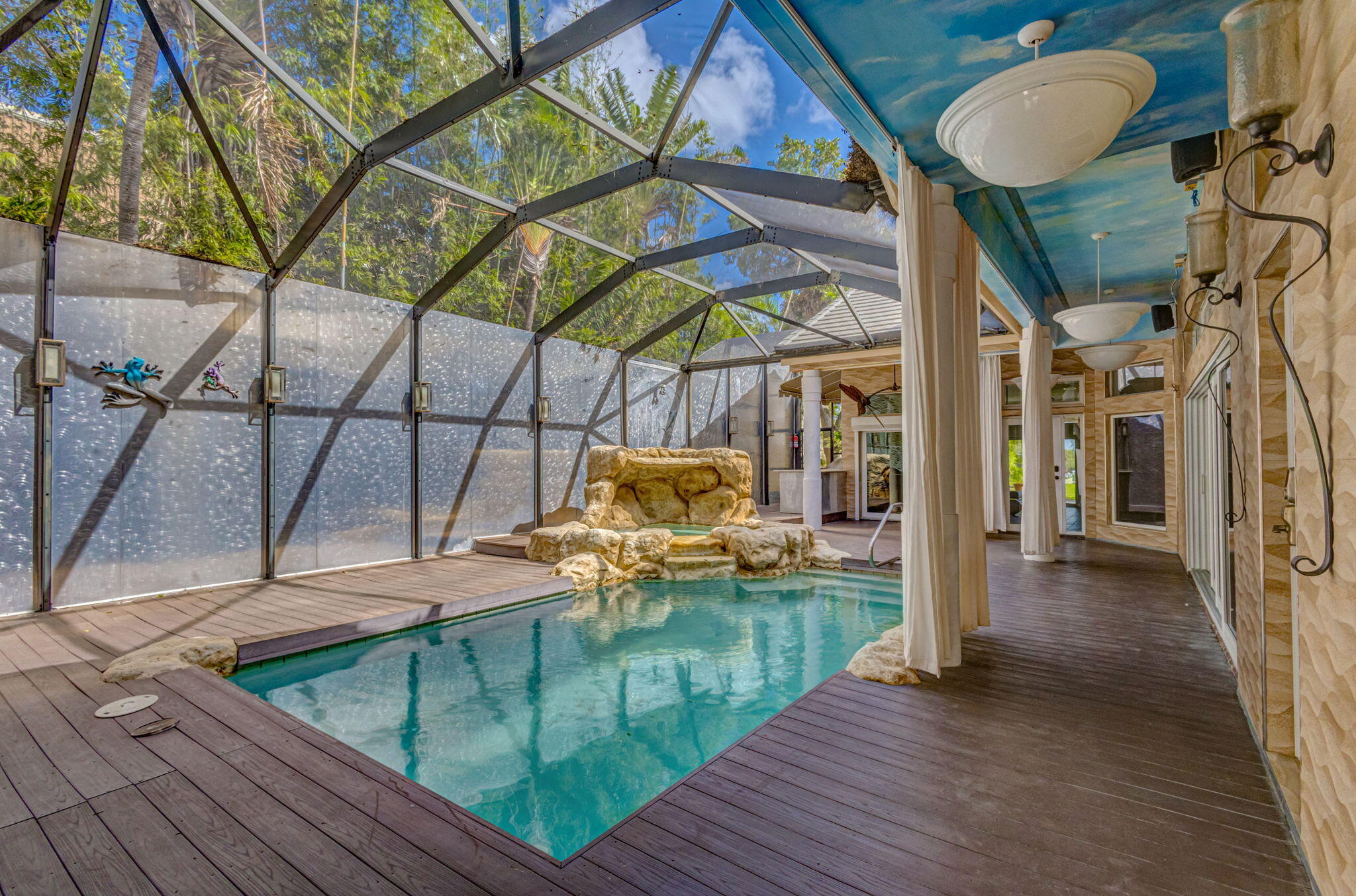 16334 Port Dickinson Drive Jupiter, FL 33477 - Photo 4 of 50 courtyard