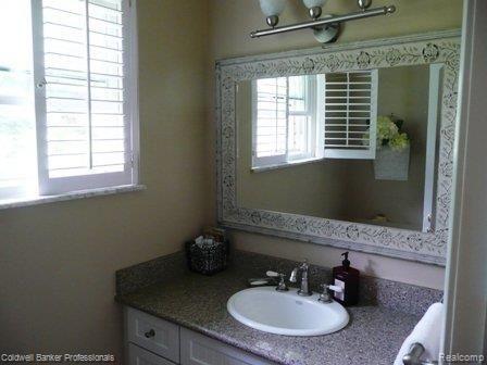 6473 Oakhill Road Clarkston, MI 48348 - Photo 18 of 24 Half Bath