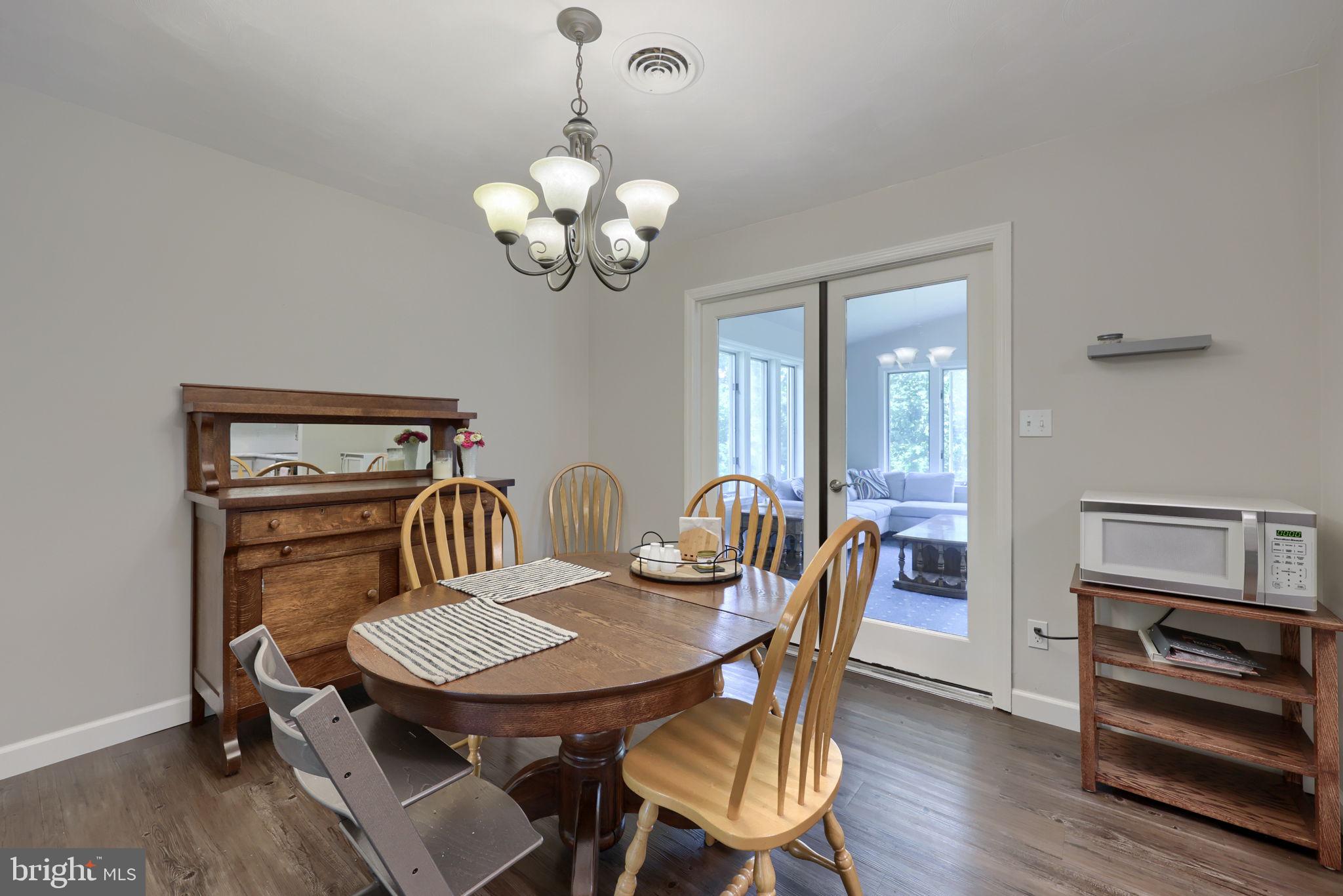 3356 Turnpike Road Elizabethtown, PA 17022 - Photo 19 of 52 Bright and inviting dining space.