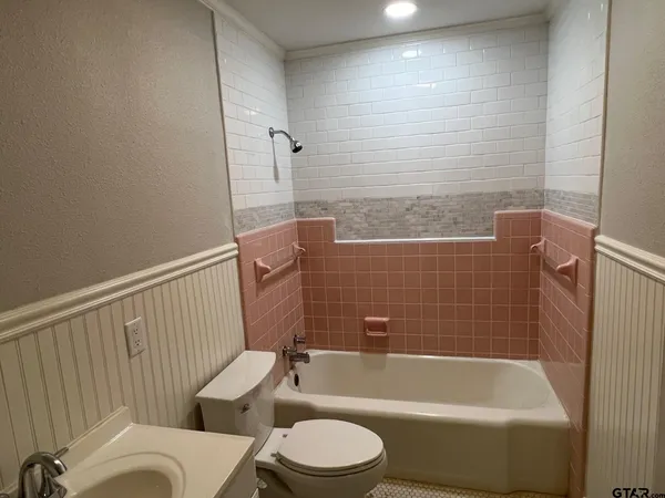 $1,295 | 1211 West Cochran Street, Tyler, TX 75702