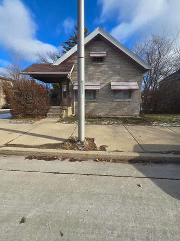 $255,000 | 2200 South 84th Street, West Allis, WI 53219