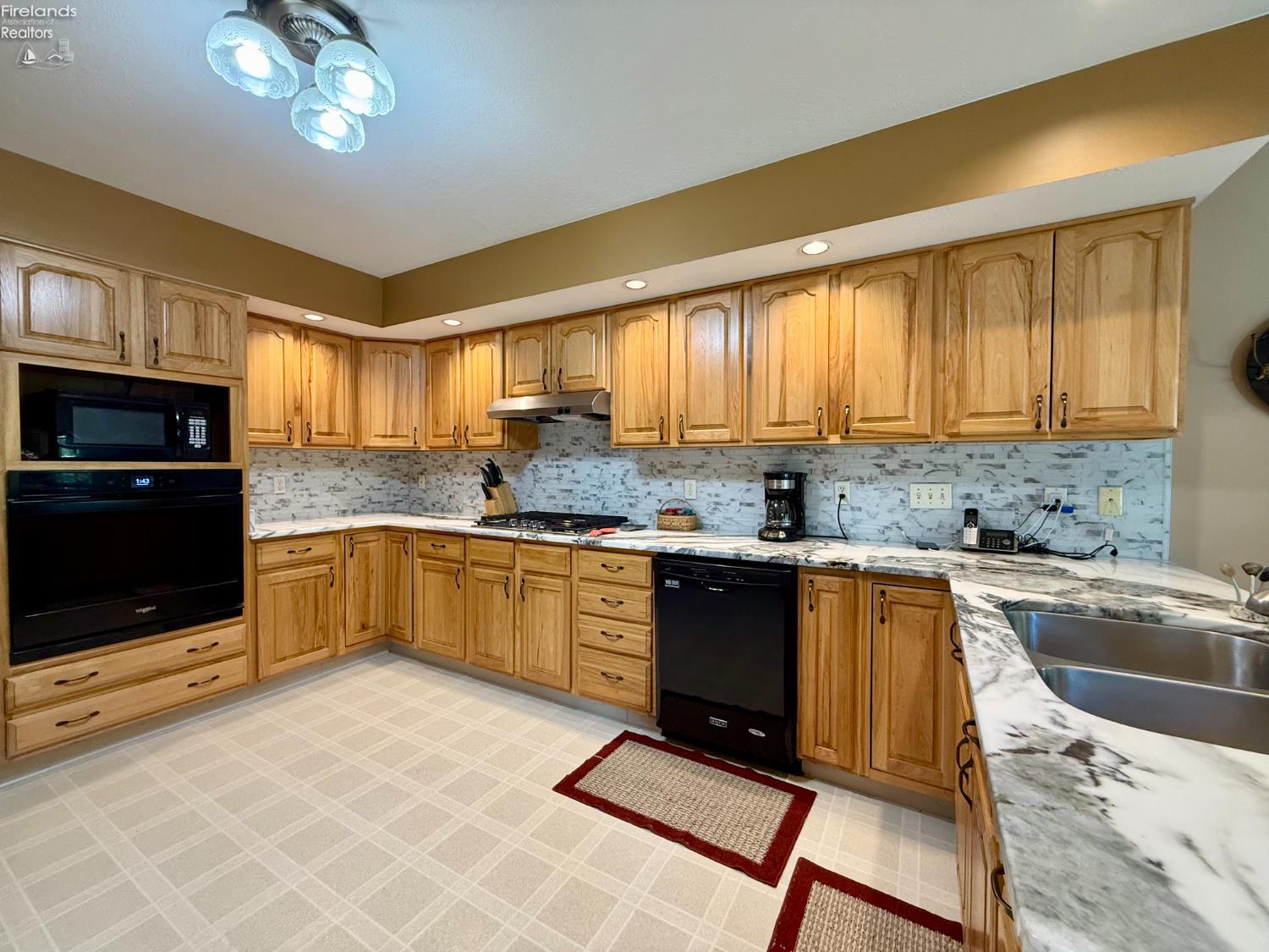 52808 North Ridge Road Vermilion, OH 44089 - Photo 19 of 66 Gallery Image 19