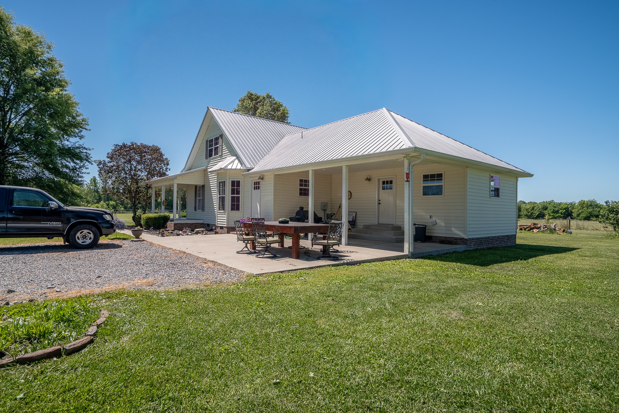 11220 Shelbyville Road Morrison, TN 37357 - Photo 35 of 67 a view of a house with backyard porch and sitting area