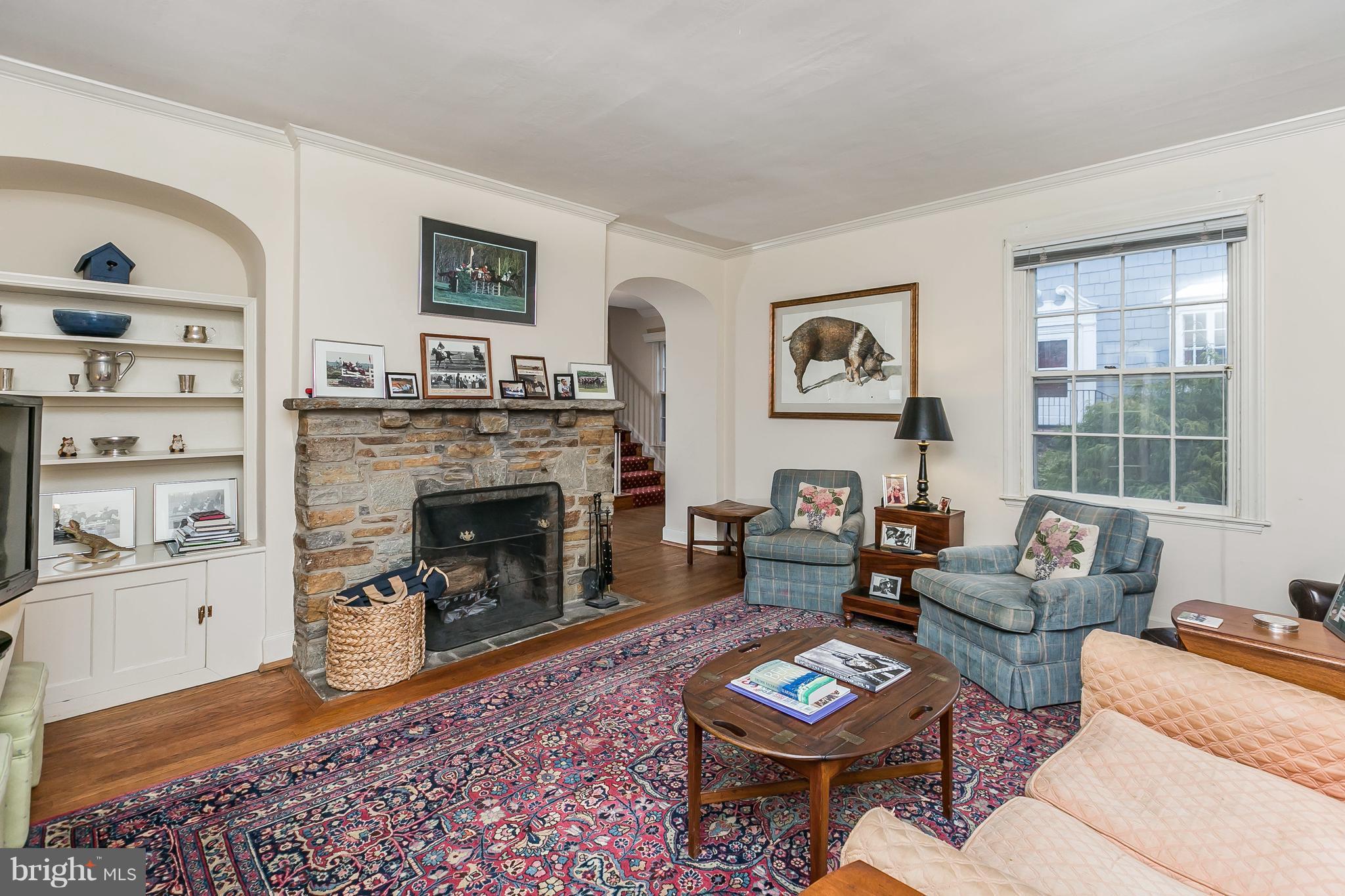 302 Broxton Road Baltimore, MD 21212 - Photo 5 of 30 Living Room