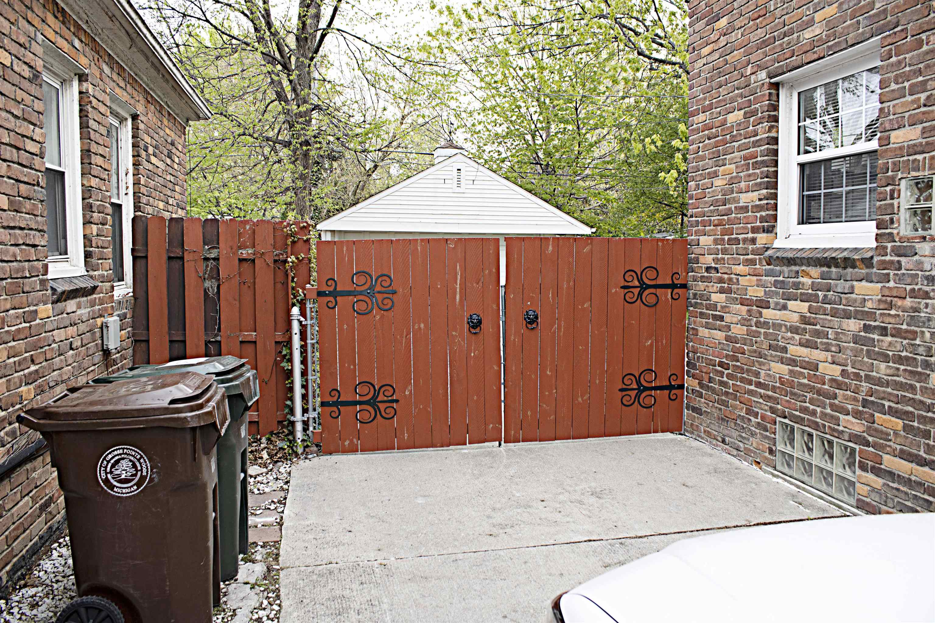 1440 Vernier Road Grosse Pointe Woods, MI 48236 - Photo 3 of 39
