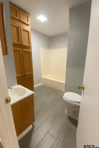 a view of empty room with windows