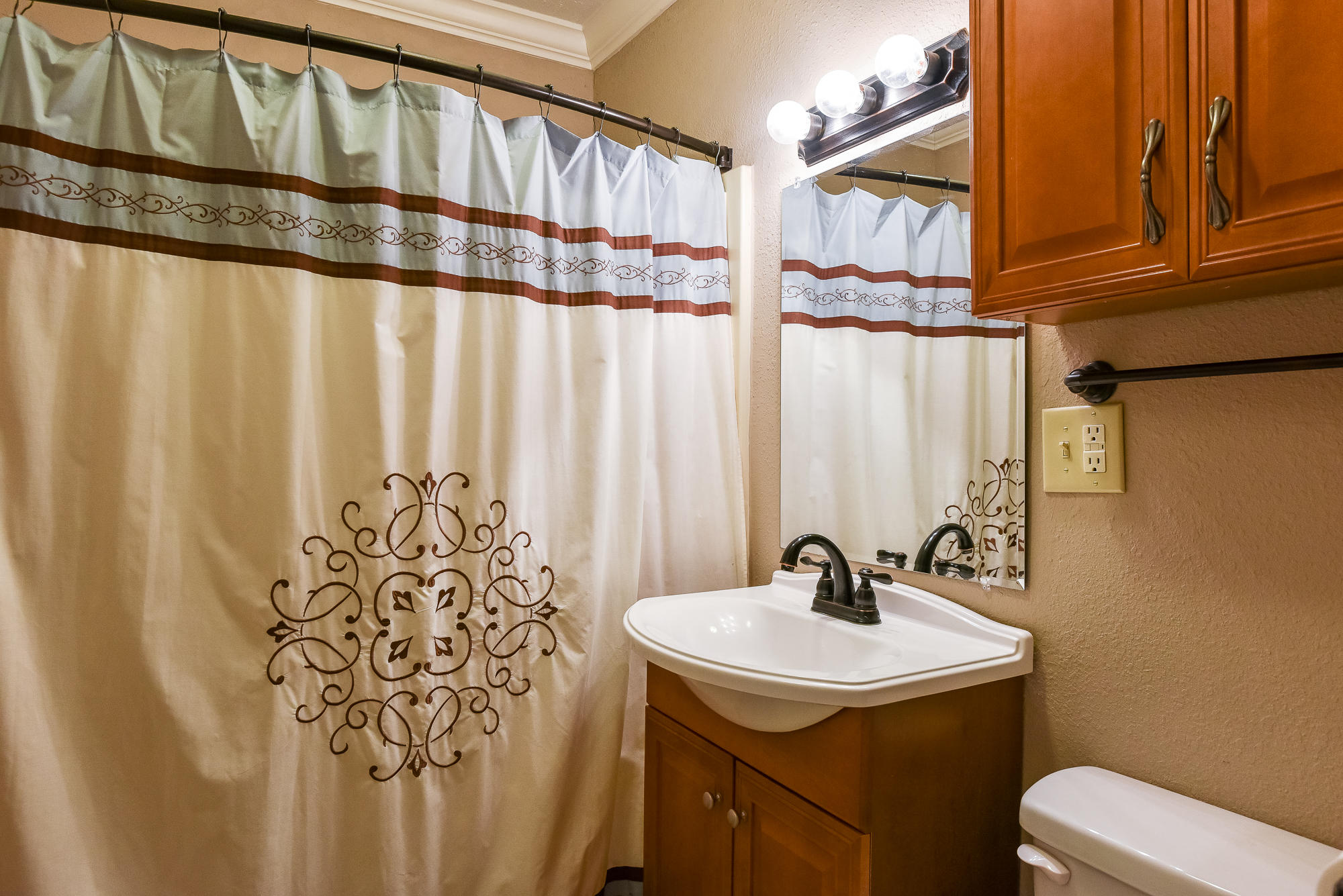 400 Steele Road Rossville, GA 30741 - Photo 9 of 23 Master Bath