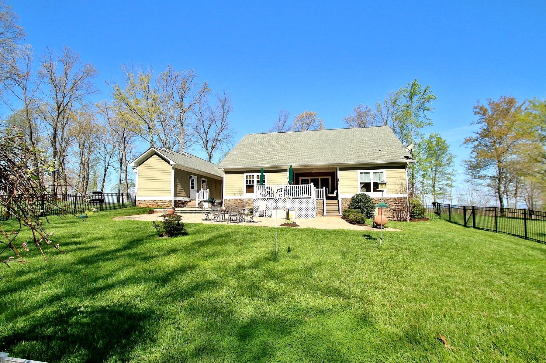 840 Windlass Road Moneta, VA 24121 - Photo 8 of 40 img_9974