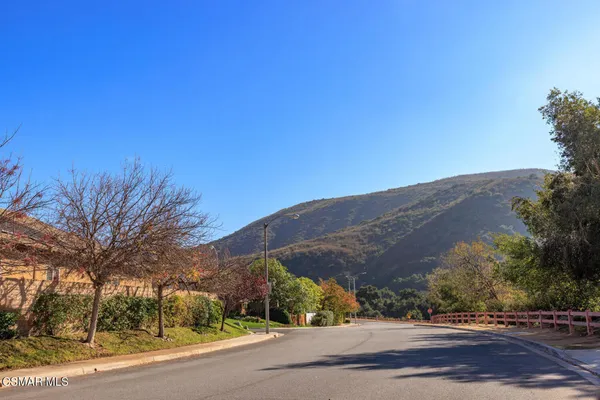 $1,699,000 | 2594 Oak Valley Lane, Thousand Oaks, CA 91362