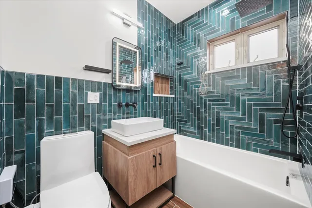 $750,000 | 10351 South Leavitt Street, Chicago, IL 60643