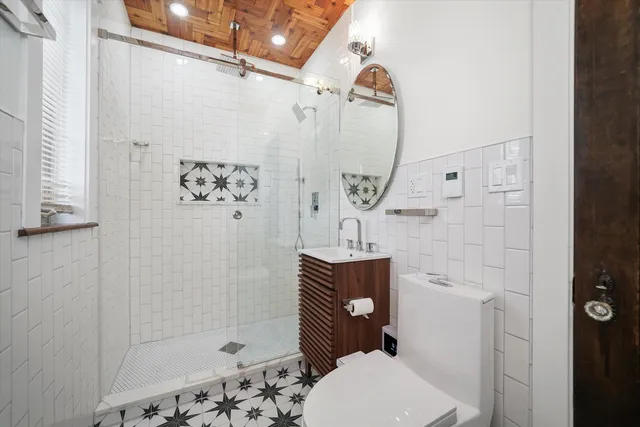 $750,000 | 10351 South Leavitt Street, Chicago, IL 60643