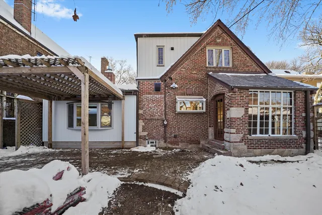 $750,000 | 10351 South Leavitt Street, Chicago, IL 60643