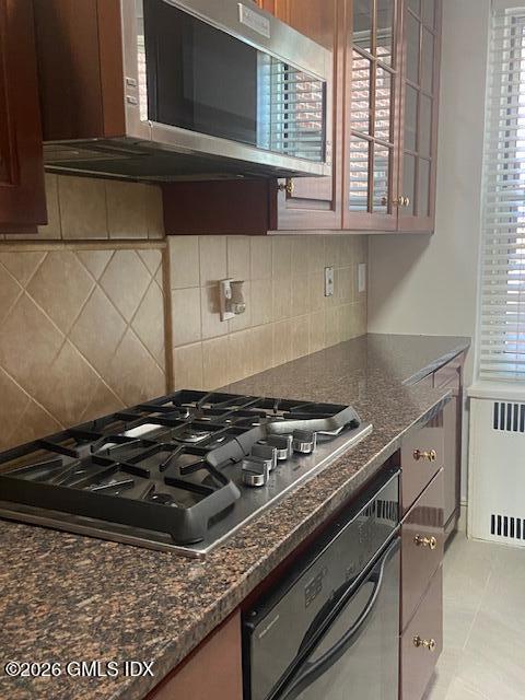 25 West Elm Street, Unit 40 Greenwich, CT 06830 - Photo 14 of 28 a stove top oven sitting inside of a kitchen