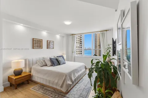 $1,295,000 | 888 Brickell Key Drive, Unit 1207, Miami, FL 33131