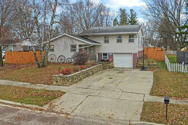 $280,900 | 610 Crimson Court, Reedsburg, WI 53959