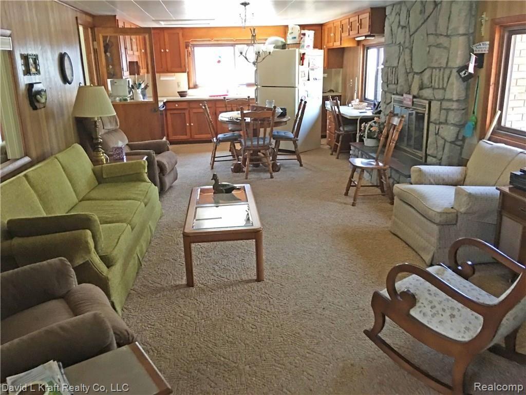 6621 Lake Road Caseville, MI 48725 - Photo 4 of 13 6621LakeLiving.jpg