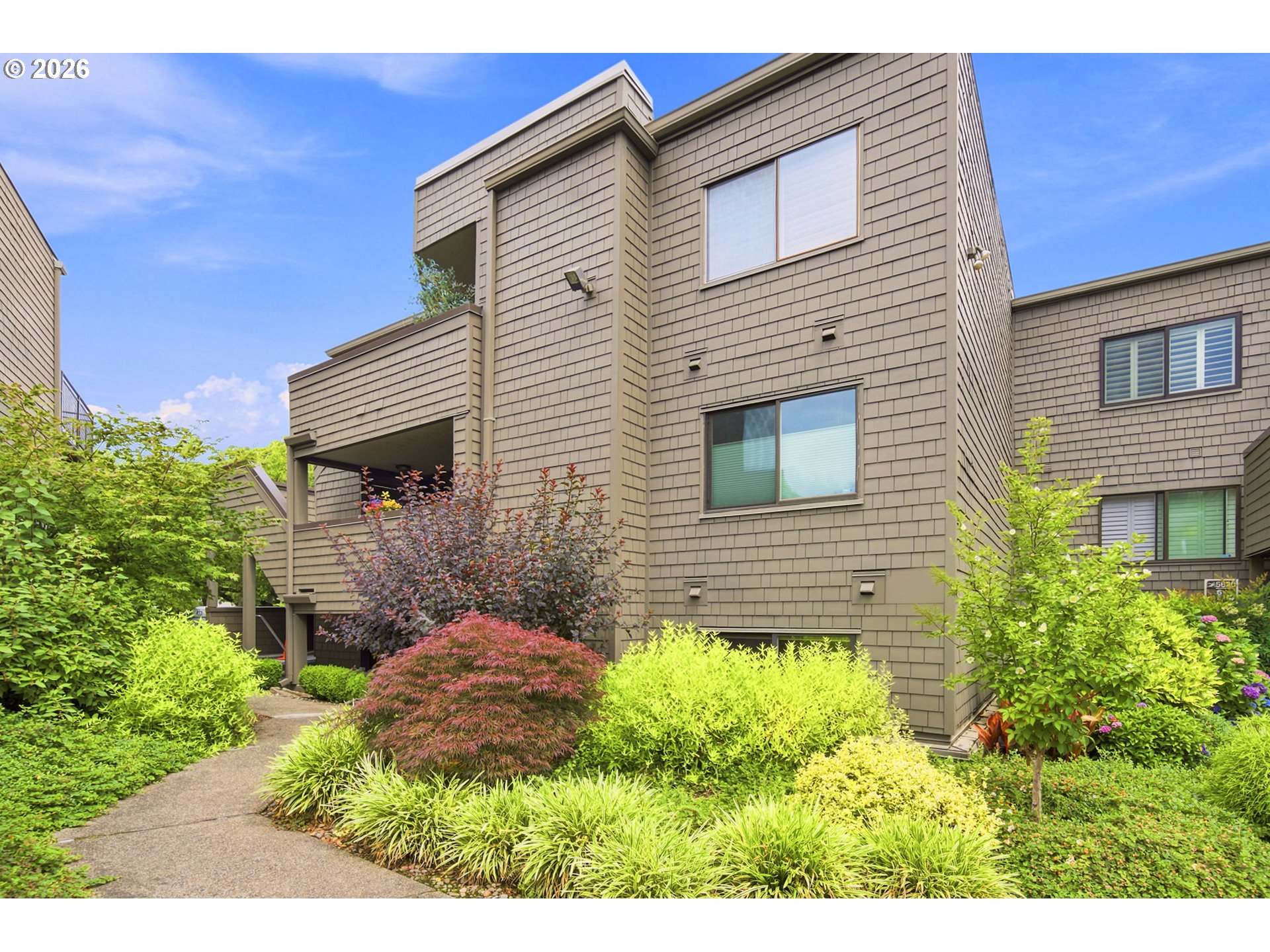 5620 South Riverside Lane, Unit 1 Portland, OR 97239 - Photo 1 of 45