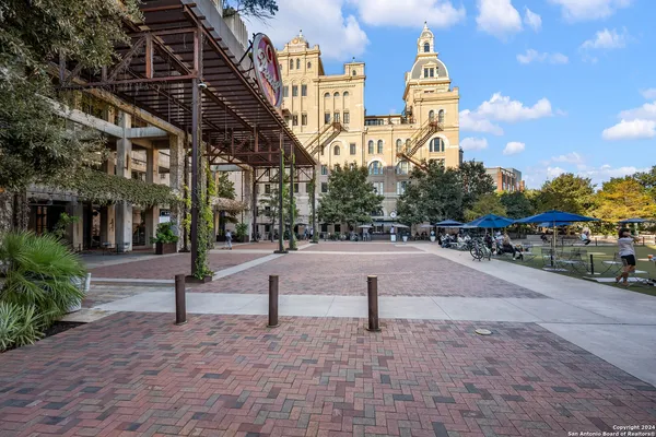 $515,000 | 719 East Locust Street, Unit 2110, San Antonio, TX 78212