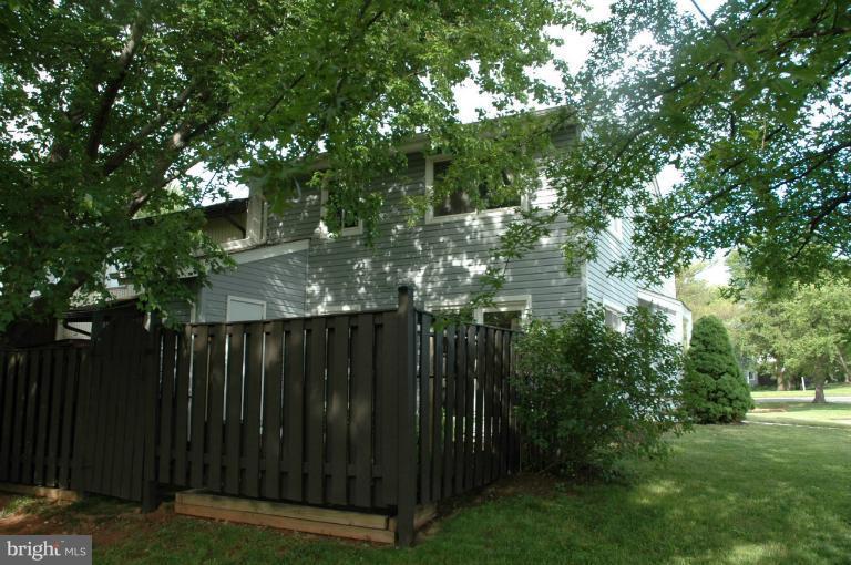 159 North Cottage Road Sterling, VA 20164 - Photo 4 of 26 Exterior (Rear)