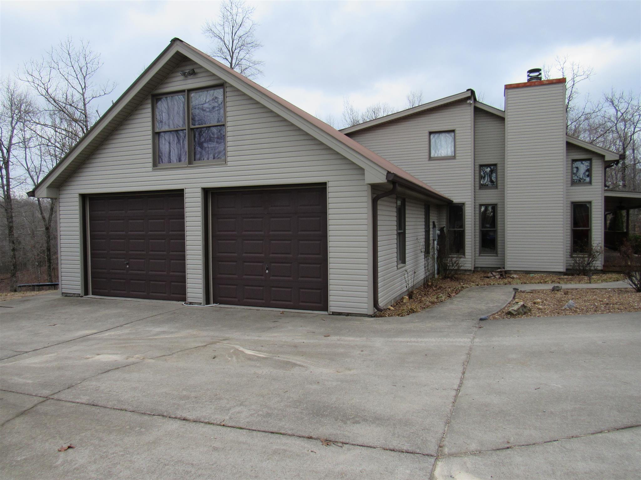 187 Th Hooper Lane McEwen, TN 37101 - Photo 3 of 28 a view of a house