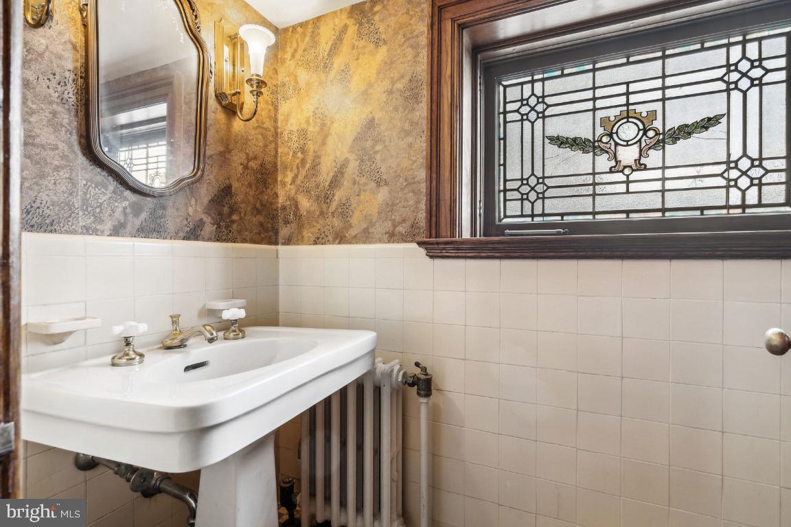 224 Broadway Hanover, PA 17331 - Photo 11 of 103