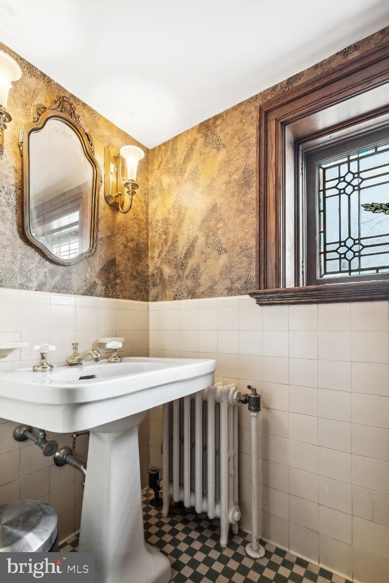 224 Broadway Hanover, PA 17331 - Photo 12 of 103