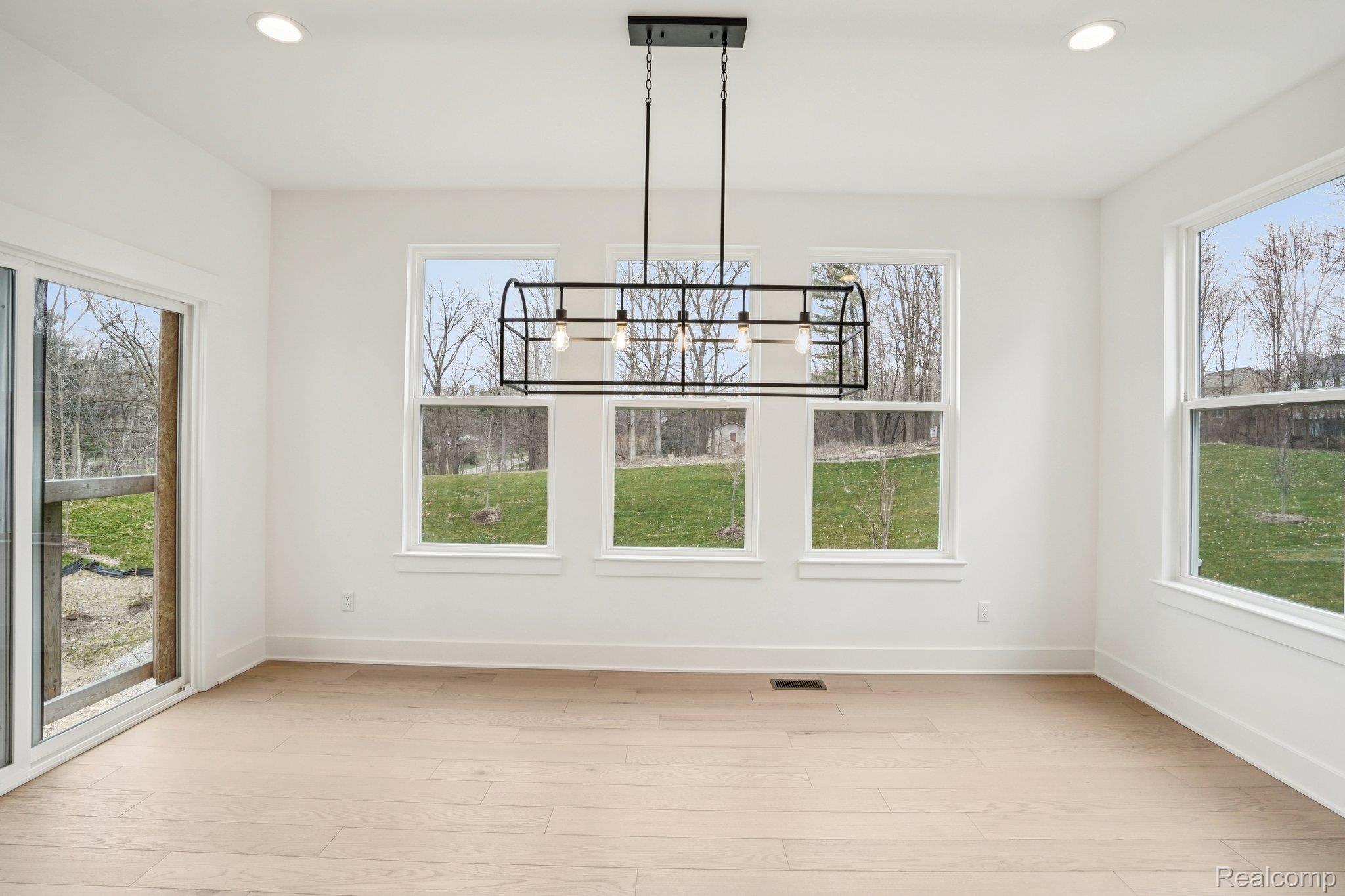 22615 Novi Road Novi, MI 48375 - Photo 12 of 45 Breakfast nook