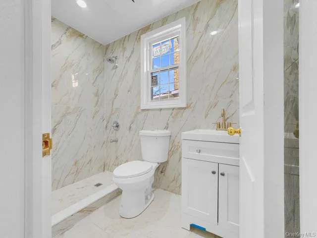 $979,000 | 110-34 214th Street | Bellaire Estates