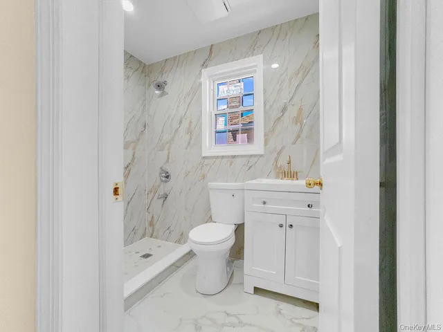 $979,000 | 110-34 214th Street | Bellaire Estates