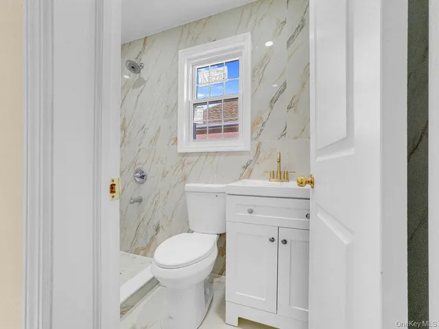 $979,000 | 110-34 214th Street | Bellaire Estates