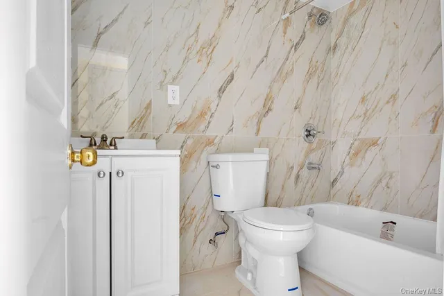 $979,000 | 110-34 214th Street | Bellaire Estates