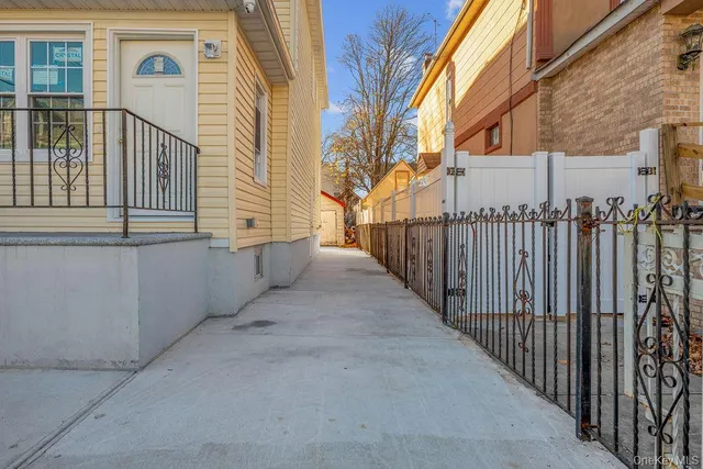 $979,000 | 110-34 214th Street | Bellaire Estates