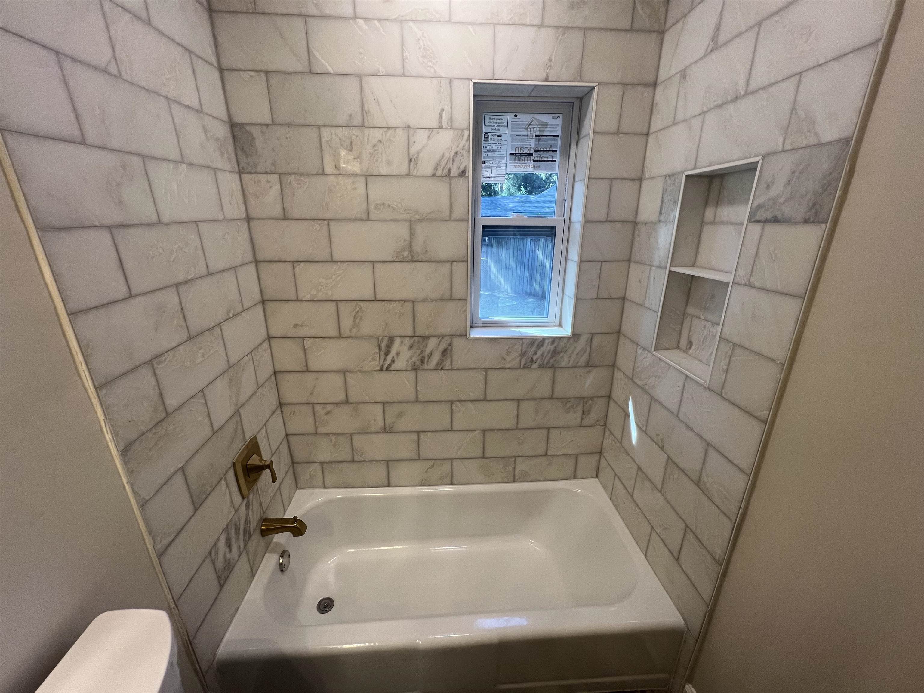 5131 Verne Road Memphis, TN 38117 - Photo 16 of 35 Bathroom with toilet and bathing tub / shower combination