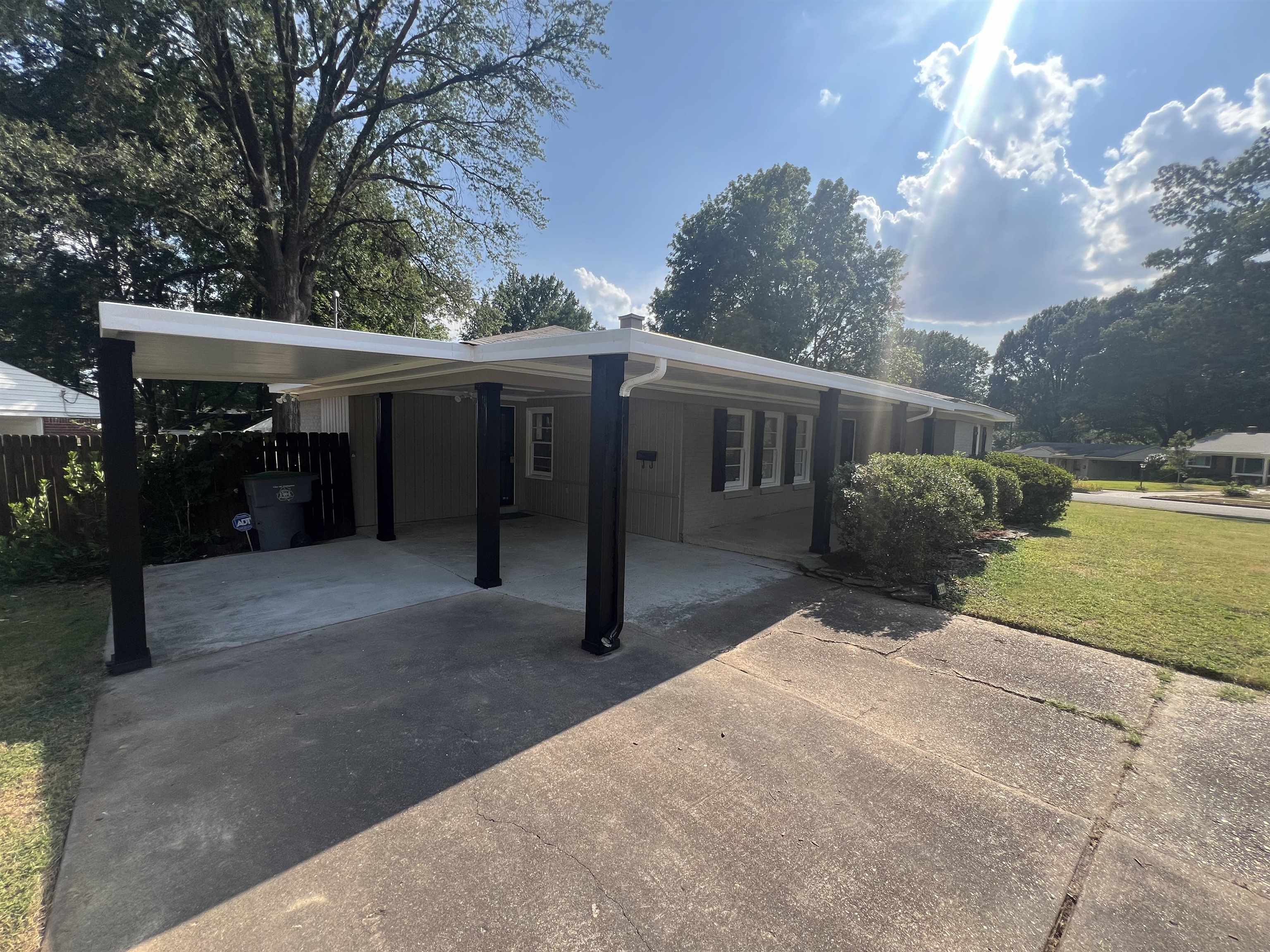 5131 Verne Road Memphis, TN 38117 - Photo 2 of 35 Ranch-style house featuring a carport and a front lawn