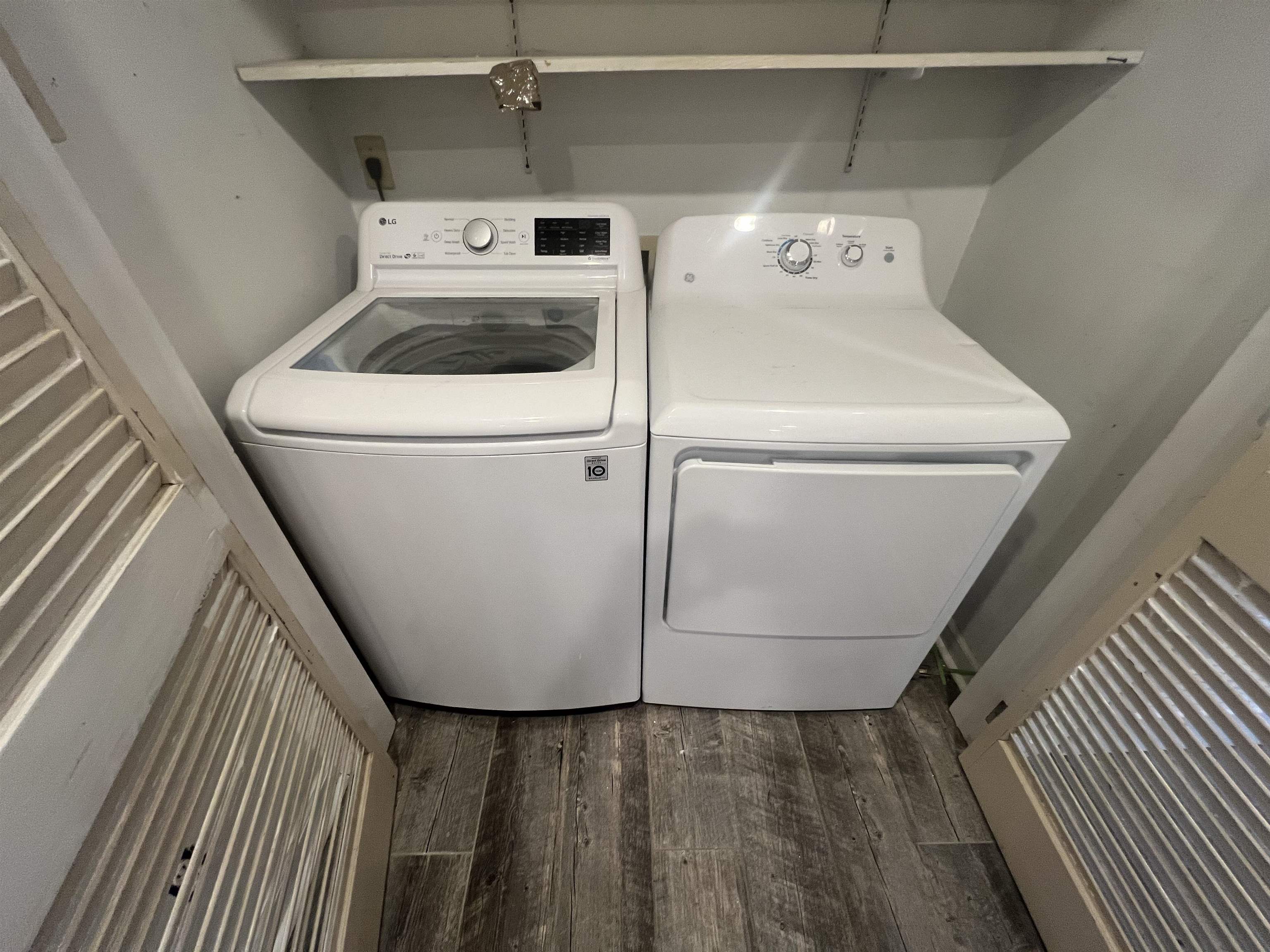 5131 Verne Road Memphis, TN 38117 - Photo 7 of 35 Washroom with dark hardwood / wood-style floors and washing machine and clothes dryer