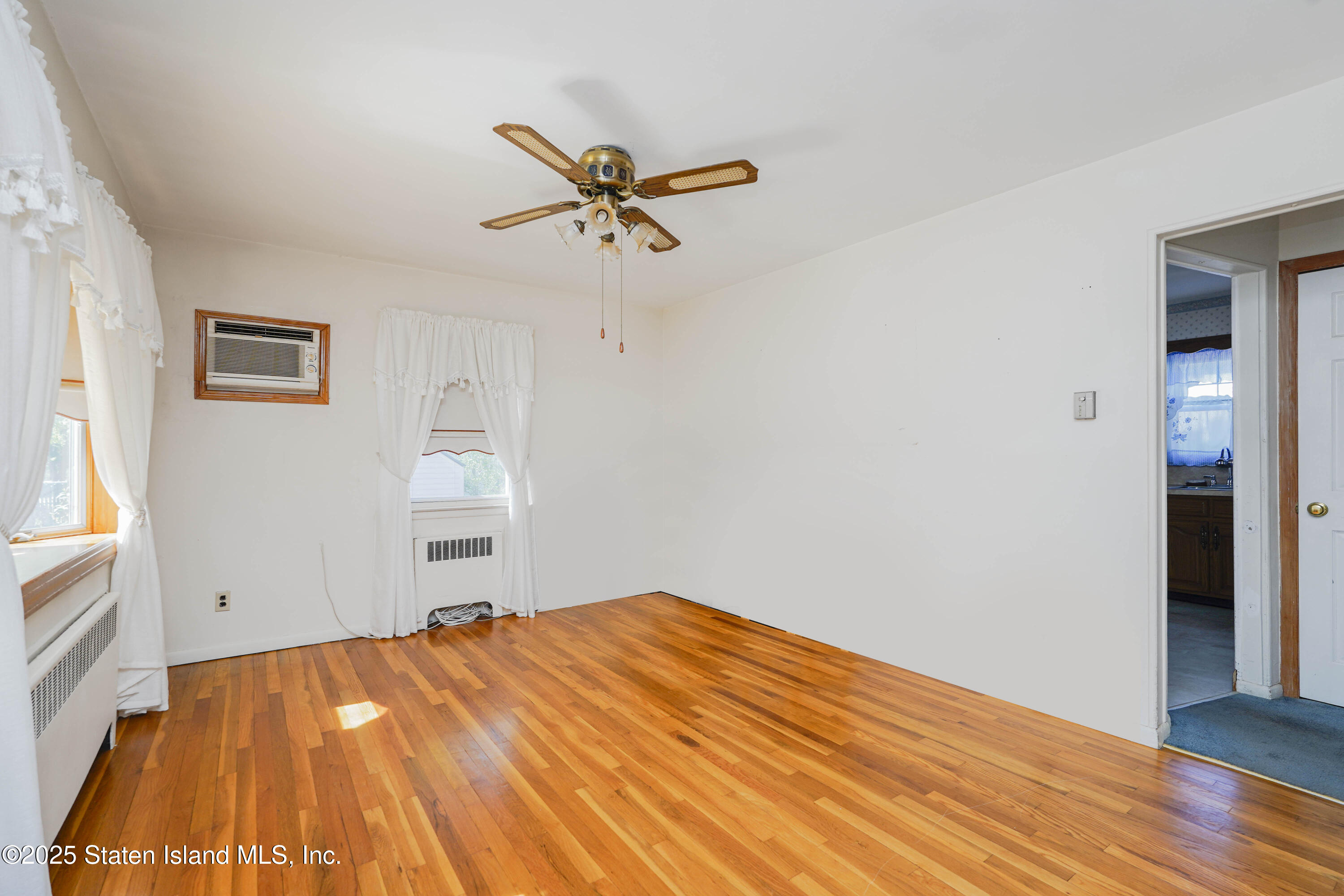 39 Troy Street Staten Island, NY 10308 - Photo 5 of 10 5) 39 TROY ST DINING ROOM