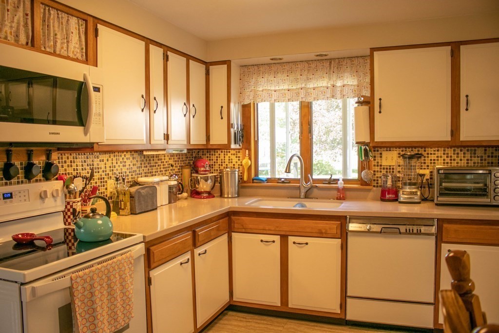 16 Oak Hill Road Greenfield, MA 01301 - Photo 15 of 31 Gallery Image 15
