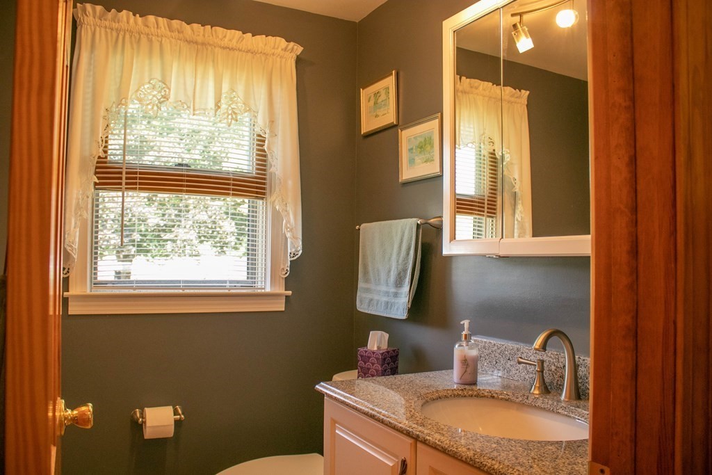 16 Oak Hill Road Greenfield, MA 01301 - Photo 8 of 31 Gallery Image 8