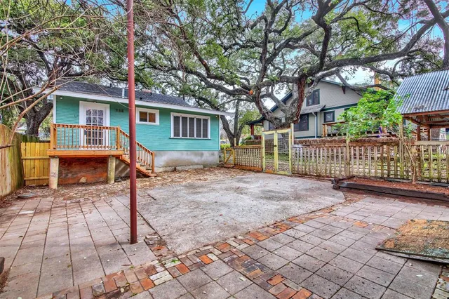 $3,400 | 809 East Riverside Drive, Austin, TX 78704