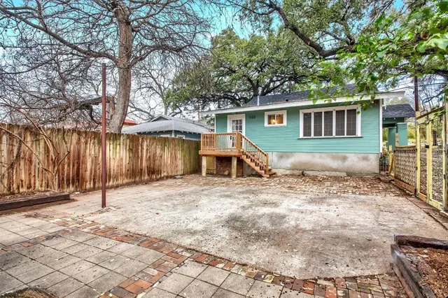 $3,400 | 809 East Riverside Drive, Austin, TX 78704