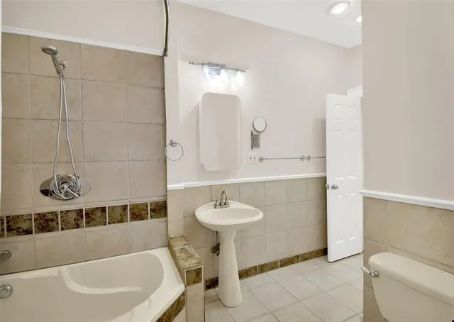 $3,400 | 809 East Riverside Drive, Austin, TX 78704