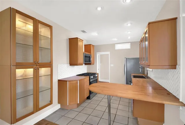 $3,400 | 809 East Riverside Drive, Austin, TX 78704